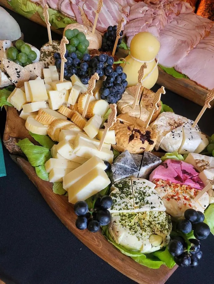 zdjęcie z deską serów